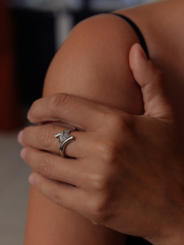 Купить Кольцо CarreraYCarrera Bambu Белое золото – премиальные кольца ZhannaKanGroup