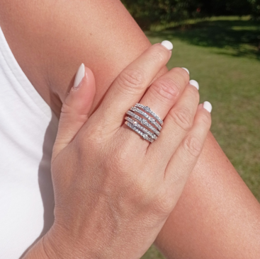 Купить Кольцо Damiani Notte Di San Lorenzo Белое золото – премиальные кольца ZhannaKanGroup