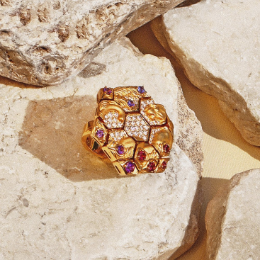 Купить Кольцо CarreraYCarrera Jardin de los placeres Желтое золото – премиальные кольца ZhannaKanGroup