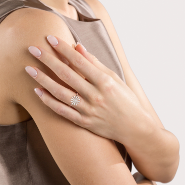 Купить Кольцо Damiani Margherita Белое золото – премиальные кольца ZhannaKanGroup