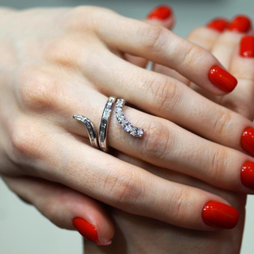 Купить Кольцо Damiani Fantasy Cut Белое золото – премиальные кольца ZhannaKanGroup